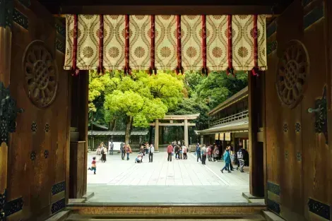 Intérieur du sanctuaire de Meiji Jingu
